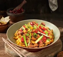 Scallion and Ginger Stir-Fried Chicken Dry Noodles