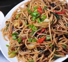 Snow Cabbage and Pork Stir-fried Rice Noodles