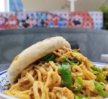 Stir-Fried Pork with Green Pepper Noodles