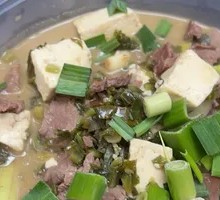 Snow Cabbage and Fresh Bamboo Shoot Beef Hot Pot