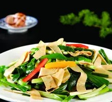 Stir-Fried Leek with Tofu Skin