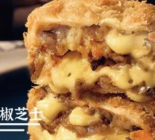 French Black Pepper Cheese Beef Patties