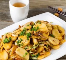 Pork Ribs Stir-Fried with Rice Noodles