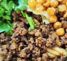 Shredded Pork with Mushroom Noodles