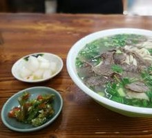 Beef Noodle Soup with Beef