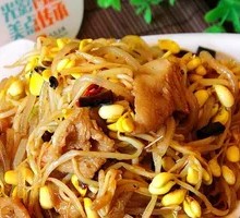 Bean Sprout Stir-Fry with Pork Slices