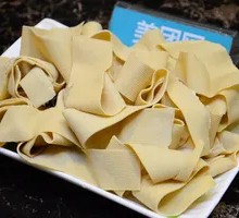 Tendon Bone Rice with Tofu Skin Rolls