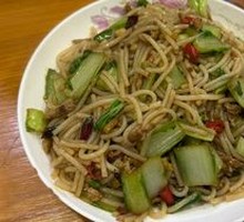 Stir-Fried Noodles with Shredded Pork