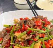 Stir-Fried Beef with Yellow Onion