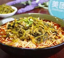 Snow Cabbage Shredded Pork with粗 Noodles