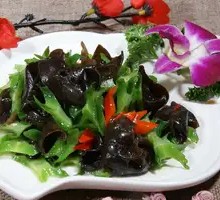 Green Pepper and Wood Ear Mushroom