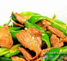 Stir-Fried Pork with Green Pepper over Noodles