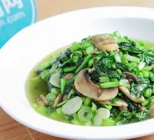 Snow Cabbage and Mushroom Stir-Fry with Pork Slices