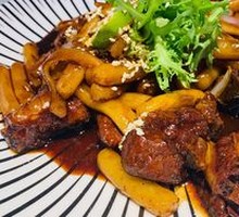 Honey Glazed Spare Ribs with Rice Noodles