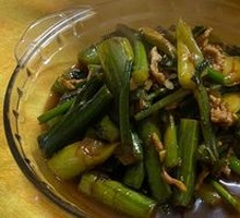 Stir-Fried Pork Shreds with Red Mustard Greens
