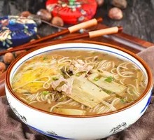Hangzhou-style Noodles with Vegetables and Meat