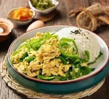 青椒炒蛋盖饭
