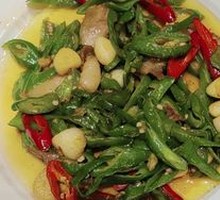 Spicy Pepper Stir-Fried Pork
