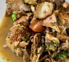 Stuffed Mushroom Stir-Fry with Pork Slices