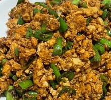 Spicy Green Pepper Stir-fried Stinky Tofu