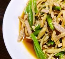 Stir-fried Shredded Pork with Daylily Flowers