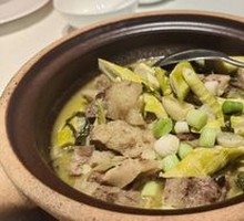 Sour Cabbage and Bamboo Shoots Braised Beef