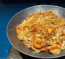 Stir-Fried Rice Noodles with Seafood