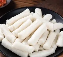 Stir-Fried Rice Cake with Side Dishes