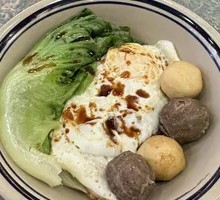 Double Meatball Fried Egg Noodles