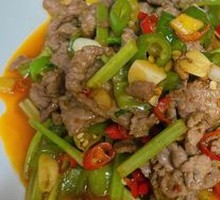 Stir-Fried Beef with Yellow Onion