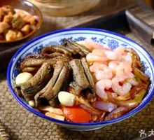 Shrimp and Eel with Tomato Sauce Noodles