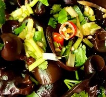 Garlic Black Mushroom Salad