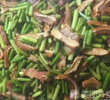 Garlic Shoot Pig Ear