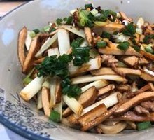Stir-Fried Pork and Leek Noodles