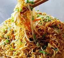 Stir-Fried Noodles with Shredded Meat