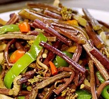 Fiddlehead Fern Stir-Fried with Shredded Pork