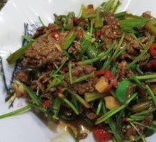 Stir-Fried Beef with Yellow Onion