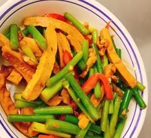 Stir-Fried Garlic Shoots with Fried Tofu Skin