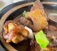 Braised Pig Trotter in Clay Pot