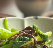 Oil-Fried Tea Tree Mushroom with Celery Salad