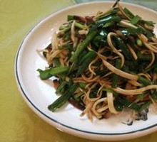 Leek and Water Chestnut with Braised Pork