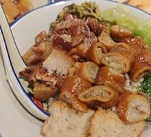 猪脚拼肥肠饭
