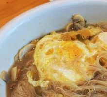 Pickled Cabbage and Pork Noodles