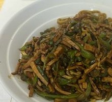 Stir-Fried Pork with Green Pepper Noodles