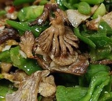 Green Pepper Stir-fried with White Tremella