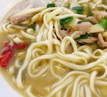 Pickled Cabbage and Pork Noodles