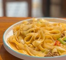 Stir-Fried Beef with Knife-Cut Noodles