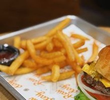 Classic Beef Cheeseburger