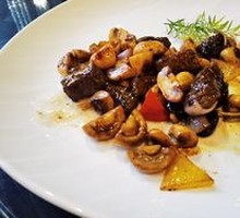 Black Garlic Stir-fried Yellow Beef