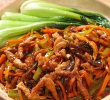 鱼香肉丝煲仔饭